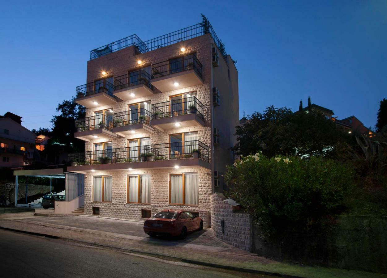 Hotel Twelve By Aycon Budva Kültér fotó