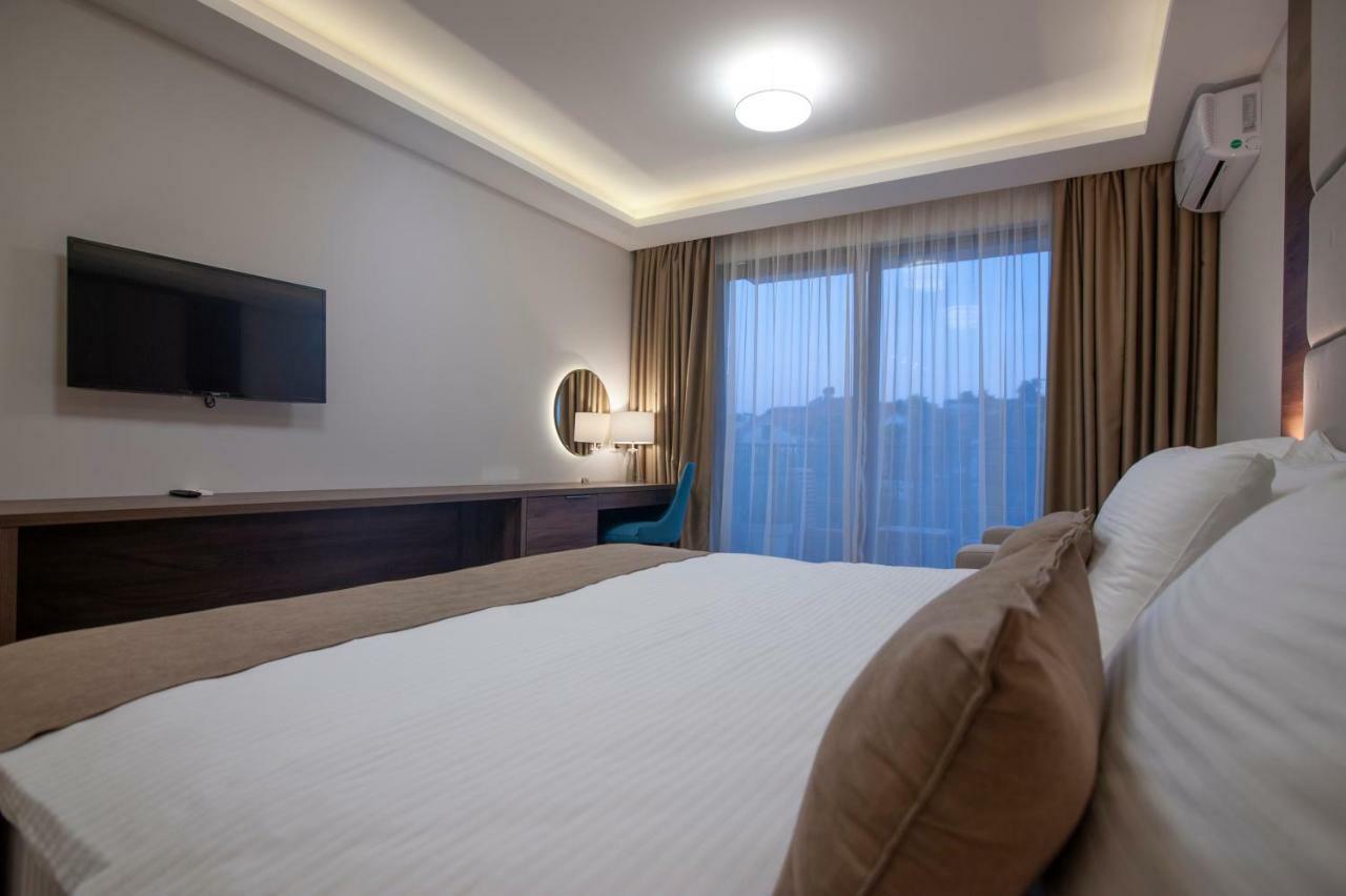 Hotel Twelve By Aycon Budva Kültér fotó