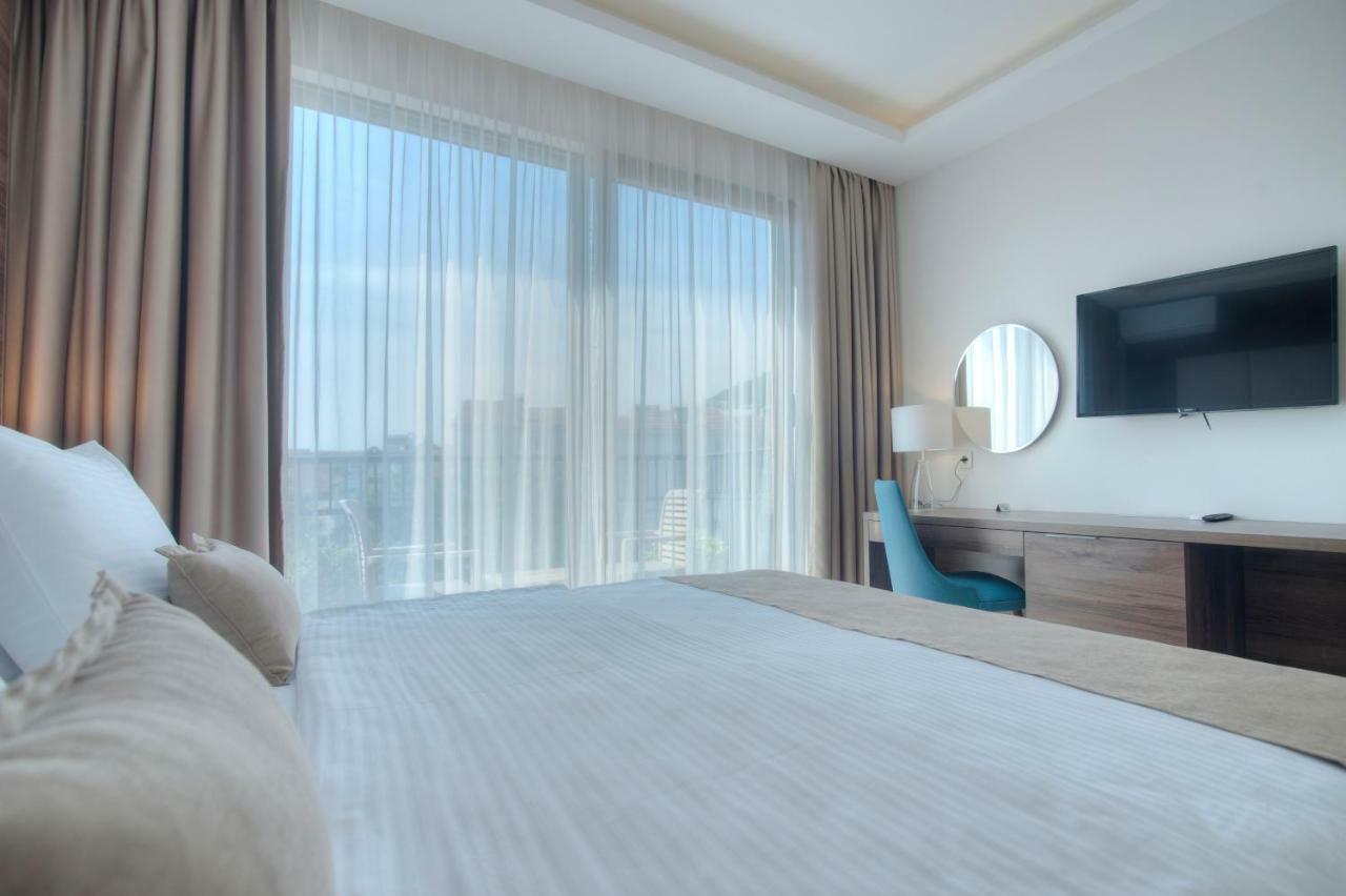 Hotel Twelve By Aycon Budva Kültér fotó